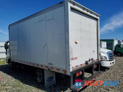 Trzecie zdjęcie samochodu z tyłu: 2018 ISUZU NPR VIN:JALB4W178J7F00252 - miniatura