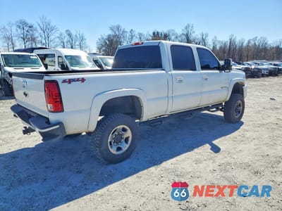 Trzecie zdjęcie samochodu z tyłu: 2004 CHEVROLET SILVERADO K2500 VIN:1GCGK23U44F203656 - miniatura
