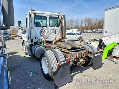 Trzecie zdjęcie samochodu z tyłu: 2016 FREIGHTLINER CASCADIA 125 SEMI TRUCK VIN:1FUBGEDV6GLHC5674 - miniatura