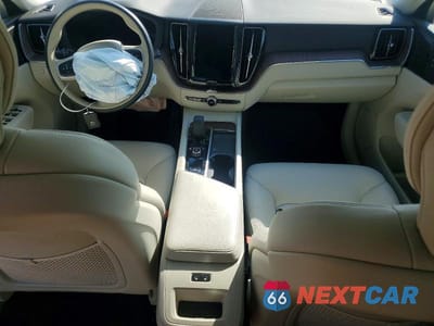 Zdjęcie 8 z 11 samochodu: 2022 VOLVO XC60 B5 MOMENTUM VIN:YV4L12RK1N1924598 - miniatura