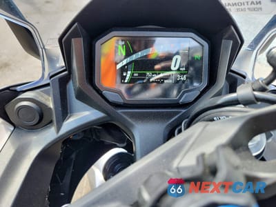 Zdjęcie 7 z 9 samochodu: 2021 KAWASAKI EX650 N VIN:ML5EXEN10MDA28845 - miniatura