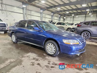 Czwarte zdjęcie samochodu z boku: 2002 HONDA ACCORD LX VIN:3HGCG66592G705460 - miniatura