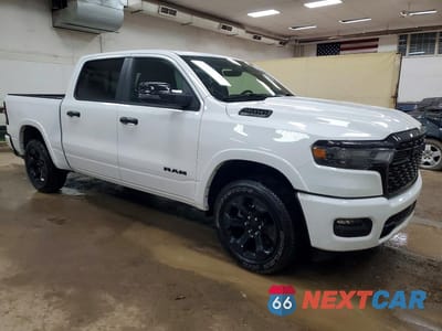 Czwarte zdjęcie samochodu z boku: 2025 RAM 1500 BIG HORN VIN:1C6SRFFP4SN672159 - miniatura
