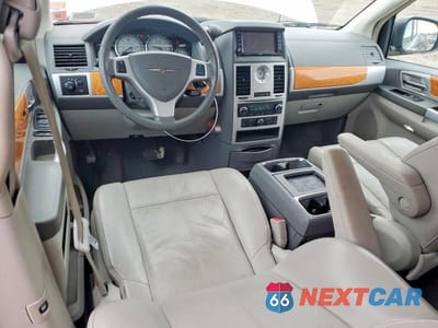 Zdjęcie 8 z 12 samochodu: 2010 CHRYSLER TOWN & COUNTRY LIMITED VIN:2A4RR7DX8AR437193 - miniatura