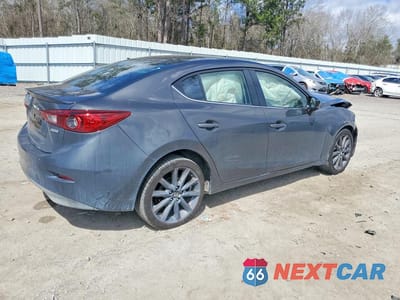 Trzecie zdjęcie samochodu z tyłu: 2018 MAZDA 3 TOURING VIN:3MZBN1V39JM230568 - miniatura