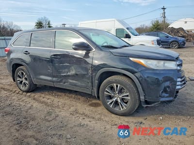 Czwarte zdjęcie samochodu z boku: 2019 TOYOTA HIGHLANDER LE VIN:5TDBZRFH6KS743486 - miniatura