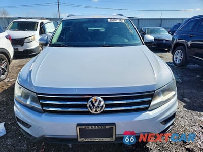 Piąte zdjęcie samochodu w środku: 2019 VOLKSWAGEN TIGUAN SE VIN:3VV2B7AX7KM051701 - miniatura