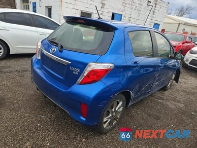 Czwarte zdjęcie samochodu z boku: 2014 TOYOTA YARIS 5-DOOR SE VIN:JTDKTUD31ED585361 - miniatura