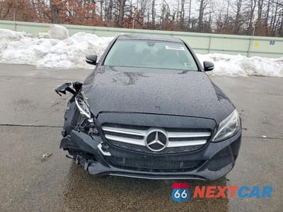 Piąte zdjęcie samochodu w środku: 2015 MERCEDES-BENZ C 300 4MATIC VIN:55SWF4KB6FU021331 - miniatura