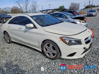Czwarte zdjęcie samochodu z boku: 2015 MERCEDES-BENZ CLA 250 VIN:WDDSJ4EB4FN161962 - miniatura
