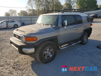 2010 TOYOTA FJ CRUISER BASE JTEBU4BF8AK075309 - główne zdjęcie licytacji z USA - miniatura