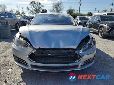 Piąte zdjęcie samochodu w środku: 2014 TESLA MODEL S VIN:5YJSA1H18EFP42972 - miniatura