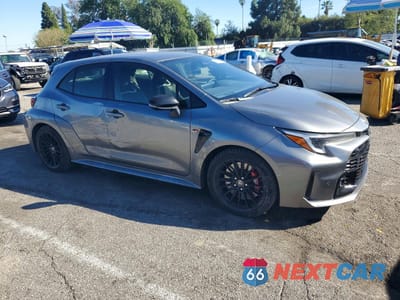 Czwarte zdjęcie samochodu z boku: 2024 TOYOTA GR COROLLA PREMIUM VIN:JTNABAAE4RA013612 - miniatura