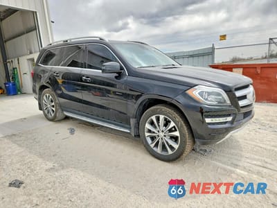 Czwarte zdjęcie samochodu z boku: 2014 MERCEDES-BENZ GL 450 4MATIC VIN:4JGDF7CEXEA380574 - miniatura
