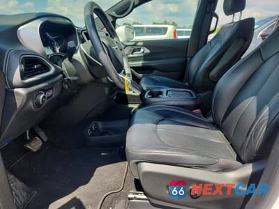 Zdjęcie 7 z 13 samochodu: 2021 CHRYSLER PACIFICA TOURING L VIN:2C4RC1BG3MR555860 - miniatura