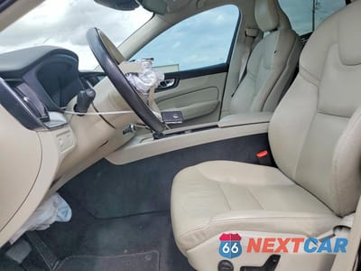 Zdjęcie 7 z 13 samochodu: 2019 VOLVO XC60 T5 MOMENTUM VIN:LYV102DK2KB288864 - miniatura