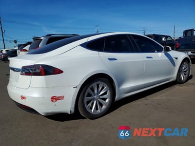 Trzecie zdjęcie samochodu z tyłu: 2016 TESLA MODEL S VIN:5YJSA1E29GF169371 - miniatura