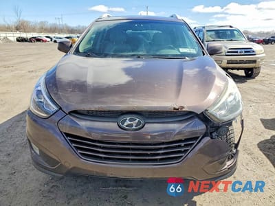Piąte zdjęcie samochodu w środku: 2015 HYUNDAI TUCSON SE VIN:KM8JUCAGXFU972112 - miniatura
