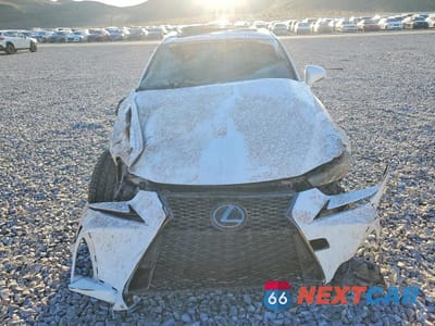 Piąte zdjęcie samochodu w środku: 2018 LEXUS IS 300 VIN:JTHC81D28J5032463 - miniatura