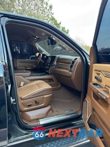 Piąte zdjęcie samochodu w środku: 2022 RAM 2500 LONGHORN VIN:3C6UR5GL3NG282214 - miniatura