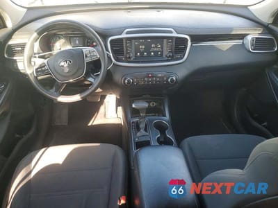 Zdjęcie 8 z 12 samochodu: 2020 KIA SORENTO LX V6 VIN:5XYPG4A51LG670022 - miniatura