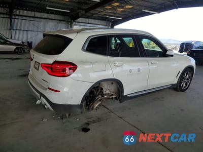 Trzecie zdjęcie samochodu z tyłu: 2021 BMW X3 XDRIVE30E VIN:5UXTS1C02M9E84281 - miniatura