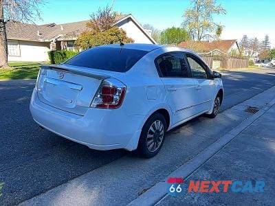 Czwarte zdjęcie samochodu z boku: 2011 NISSAN SENTRA 2.0 VIN:3N1AB6AP8BL626398 - miniatura
