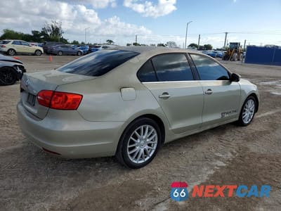Trzecie zdjęcie samochodu z tyłu: 2013 VOLKSWAGEN JETTA SE VIN:3VWDP7AJ5DM237676 - miniatura