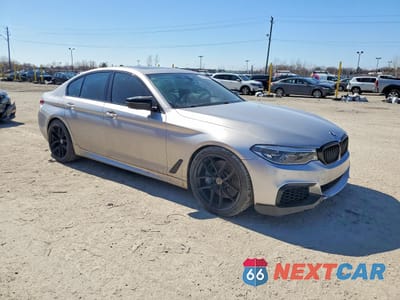 Czwarte zdjęcie samochodu z boku: 2018 BMW M550XI VIN:WBAJB9C58JB287052 - miniatura