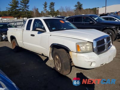 Czwarte zdjęcie samochodu z boku: 2006 DODGE DAKOTA SLT VIN:1D7HW42K16S651308 - miniatura