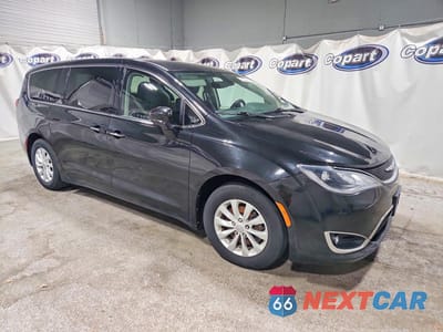 Czwarte zdjęcie samochodu z boku: 2019 CHRYSLER PACIFICA TOURING PLUS VIN:2C4RC1FGXKR507702 - miniatura
