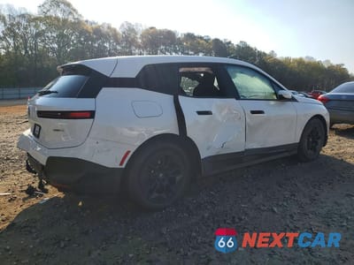 Trzecie zdjęcie samochodu z tyłu: 2023 BMW IX XDRIVE50 VIN:WB523CF06PCM41127 - miniatura