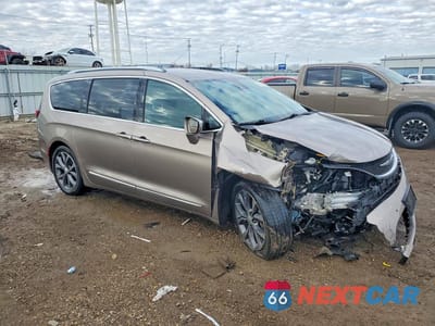 Czwarte zdjęcie samochodu z boku: 2017 CHRYSLER PACIFICA LIMITED VIN:2C4RC1GG4HR628801 - miniatura
