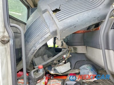 Piąte zdjęcie samochodu w środku: 2010 VOLVO VN VNM VIN:4V4MC9DF7AN281038 - miniatura