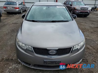 Piąte zdjęcie samochodu w środku: 2010 KIA FORTE EX VIN:KNAFU4A26A5849721 - miniatura
