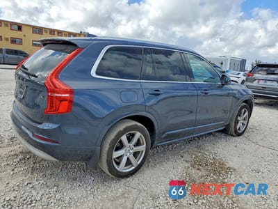 Trzecie zdjęcie samochodu z tyłu: 2022 VOLVO XC90 T6 MOMENTUM VIN:YV4A22PK9N1816527 - miniatura