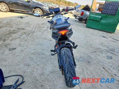Czwarte zdjęcie samochodu z boku: 2024 KTM 390 DUKE VIN:MD2JPJ407RN265282 - miniatura
