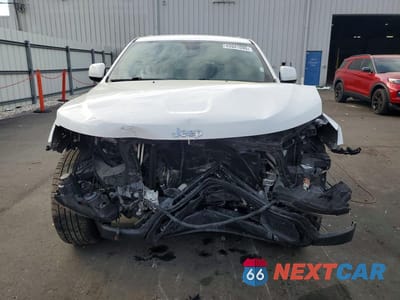 Piąte zdjęcie samochodu w środku: 2022 JEEP GRAND CHEROKEE LAREDO E VIN:1C4RJEAG4NC155959 - miniatura