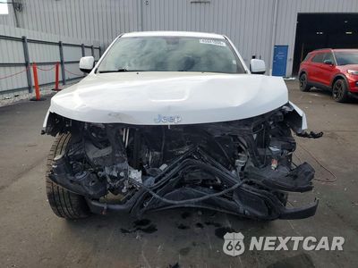 Piąte zdjęcie samochodu w środku: 2022 JEEP GRAND CHEROKEE LAREDO E VIN:1C4RJEAG4NC155959 - miniatura