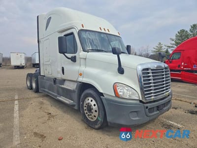 2018 FREIGHTLINER CASCADIA 125 SEMI TRUCK 1FUJGLDR1JLHF2680 - główne zdjęcie licytacji z USA - miniatura