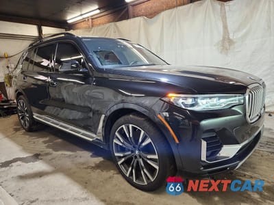 Czwarte zdjęcie samochodu z boku: 2022 BMW X7 XDRIVE40I VIN:5UXCW2C0XN9L81361 - miniatura