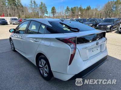 Trzecie zdjęcie samochodu z tyłu: 2016 TOYOTA PRIUS FOUR VIN:JTDKARFU7G3019819 - miniatura