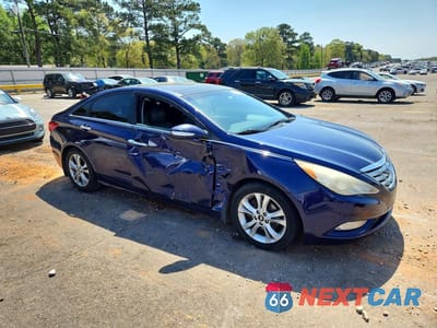 Czwarte zdjęcie samochodu z boku: 2013 HYUNDAI SONATA LIMITED VIN:5NPEC4AC6DH551510 - miniatura