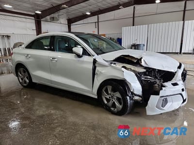 Czwarte zdjęcie samochodu z boku: 2023 AUDI A3 PREMIUM VIN:WAUAUDGY3PA090452 - miniatura