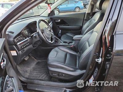 Zdjęcie 7 z 14 samochodu: 2022 KIA NIRO TOURING SPECIAL EDITION VIN:KNDCC3LC9N5547547 - miniatura