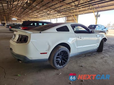 Trzecie zdjęcie samochodu z tyłu: 2010 FORD MUSTANG VIN:1ZVBP8AN0A5135557 - miniatura