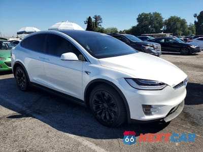 Czwarte zdjęcie samochodu z boku: 2020 TESLA MODEL X VIN:5YJXCBE20LF231403 - miniatura