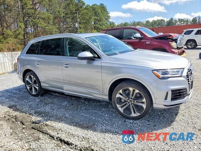 Czwarte zdjęcie samochodu z boku: 2020 AUDI Q7 PREMIUM PLUS VIN:WA1LXAF76LD004516 - miniatura
