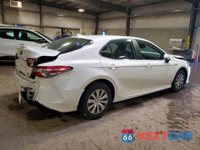 Trzecie zdjęcie samochodu z tyłu: 2019 TOYOTA CAMRY HYBRID LE VIN:4T1B31HKXKU517101 - miniatura