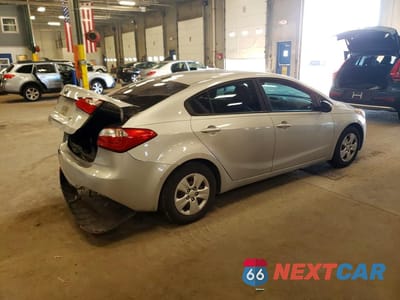Trzecie zdjęcie samochodu z tyłu: 2016 KIA FORTE LX VIN:KNAFK4A63G5487218 - miniatura